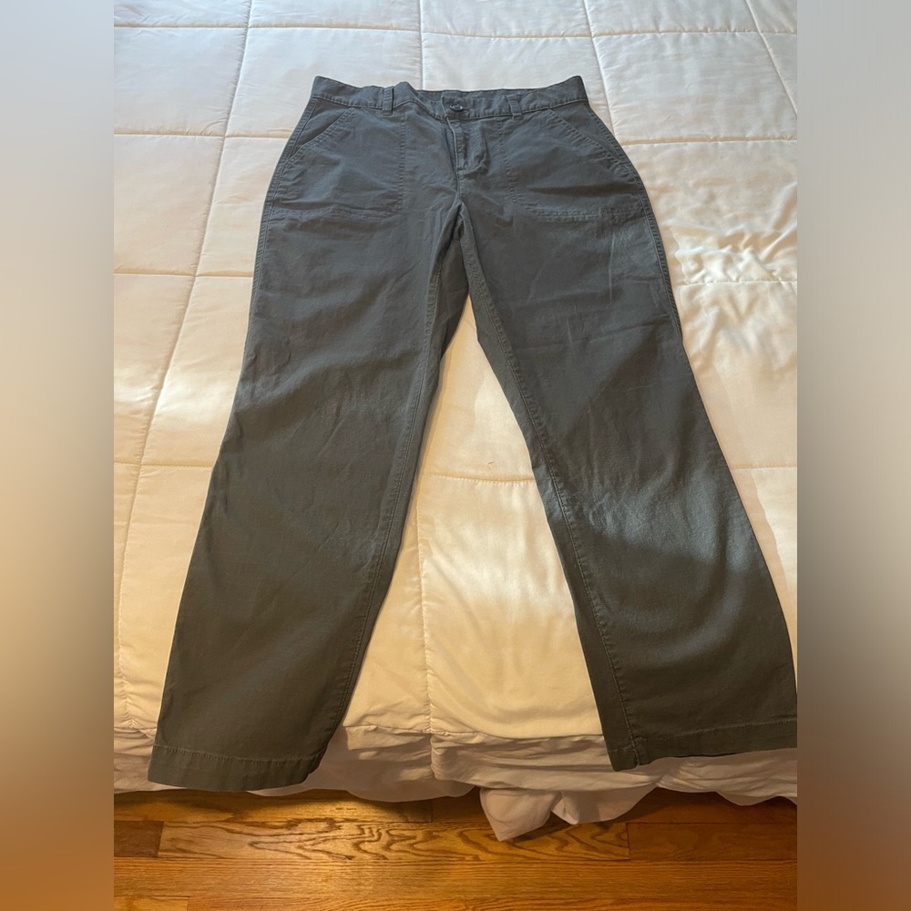 Eddie Bauer Women’s Gray Chinos Classic Fit 8